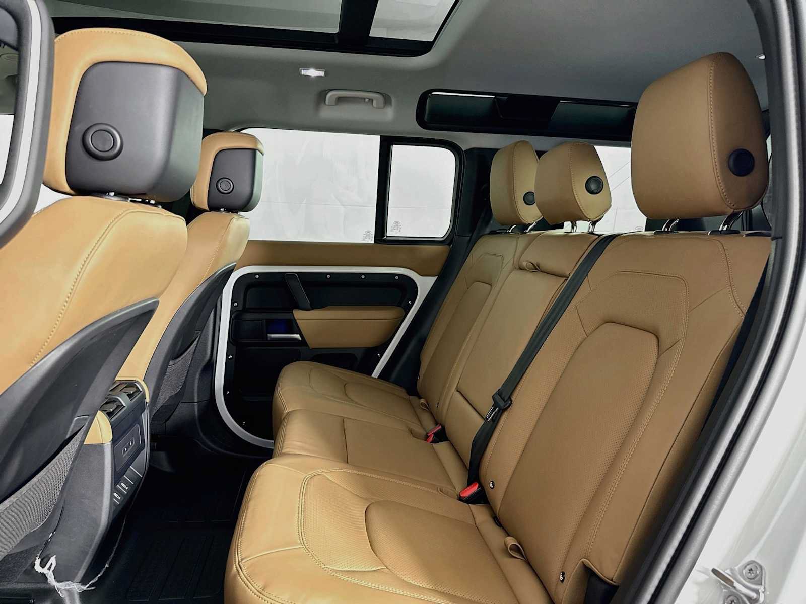 New 2026 Land Rover Defender 110 X-Dynamic SE AWD/4WD image 22