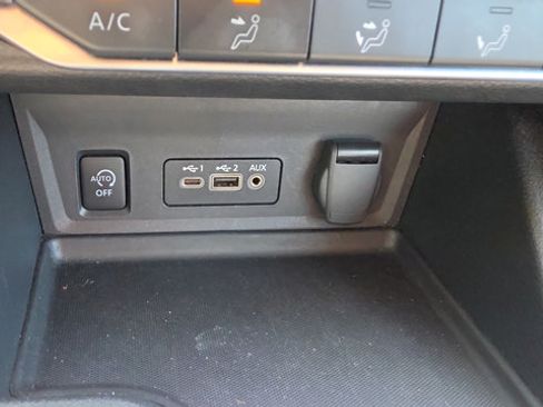 Used 2024 Nissan Sentra SV FWD image 17