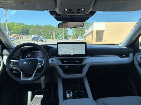New 2026 Ford Explorer Active w/ Active Comfort Package RWD image 8