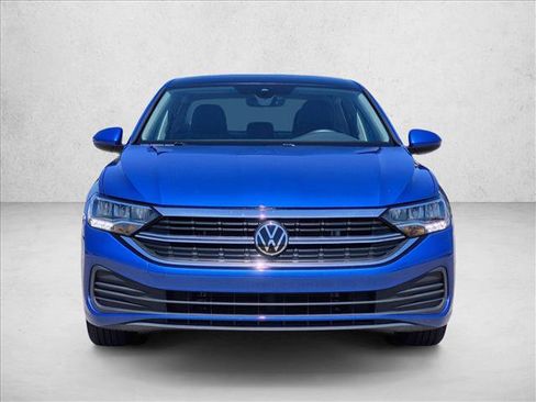 Used 2023 Volkswagen Jetta SE FWD image 2