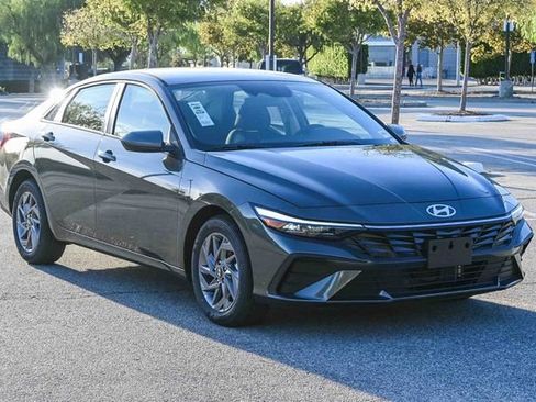 Certified 2026 Hyundai Elantra Hybrid FWD image 3