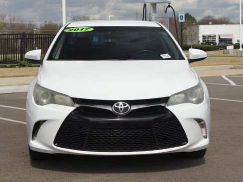Used 2017 Toyota Camry SE image 15