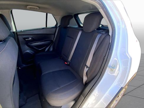 Used 2018 Chevrolet Trax LS FWD image 21