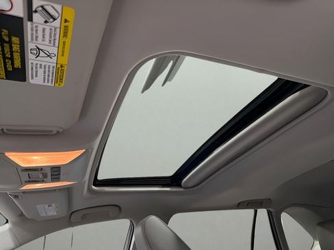 Used 2019 Toyota RAV4 Limited AWD/4WD image 30