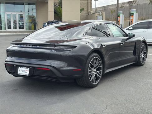 Used 2022 Porsche Taycan image 4