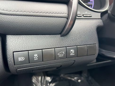 Used 2021 Toyota Camry XLE FWD image 29
