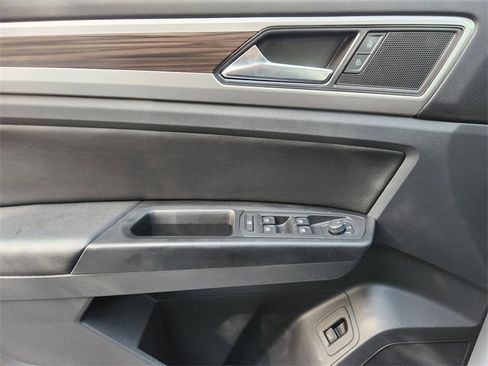 Used 2021 Volkswagen Atlas SE image 16