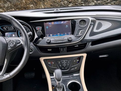 Used 2017 Buick Envision Essence image 6