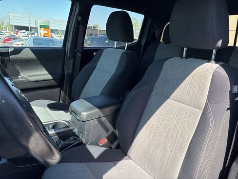 Used 2020 Toyota Tacoma TRD Off-Road image 11