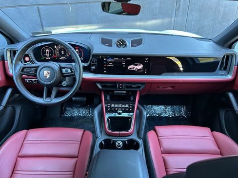 Certified 2025 Porsche Cayenne Coupe image 20