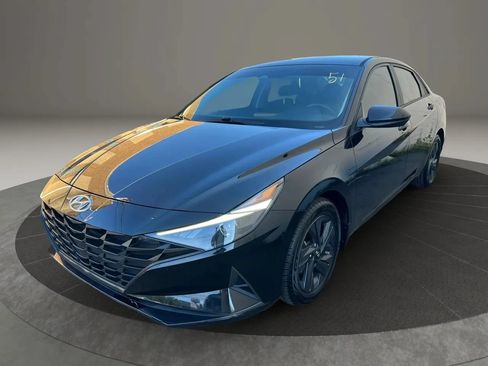 Used 2022 Hyundai Elantra SEL FWD image 1