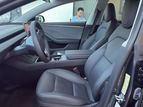Used 2025 Tesla Model 3 Long Range RWD image 4