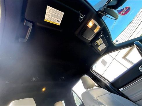 Used 2019 Ford Explorer Limited w/ Ford Safe & Smart Package image 17