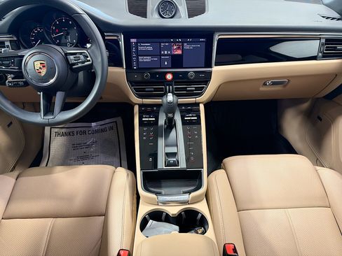 Used 2025 Porsche Macan image 19