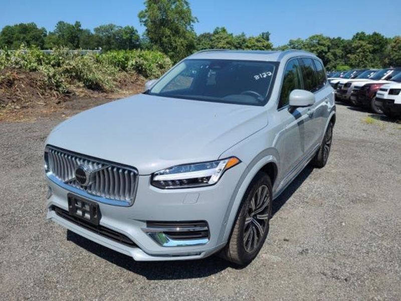 Certified 2024 Volvo XC90 B6 Plus image 1