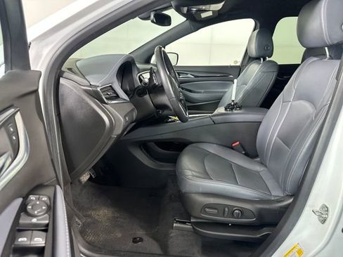 Used 2023 Buick Enclave Essence image 11