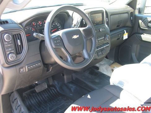 Used 2024 Chevrolet Silverado 2500 W/T w/ WT Fleet Convenience Package AWD/4WD image 2
