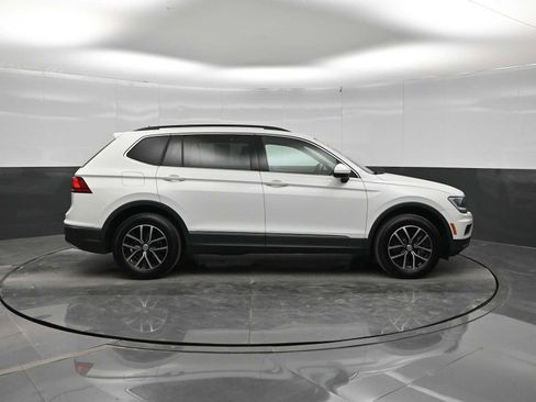 Used 2021 Volkswagen Tiguan SE w/ Panoramic Sunroof Package AWD/4WD image 9