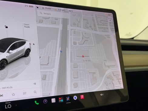 Used 2022 Tesla Model Y Long Range AWD/4WD image 23