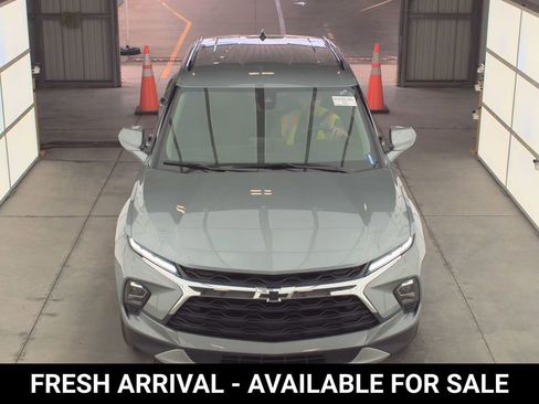 Used 2024 Chevrolet Blazer LT w/ Convenience Package FWD image 2