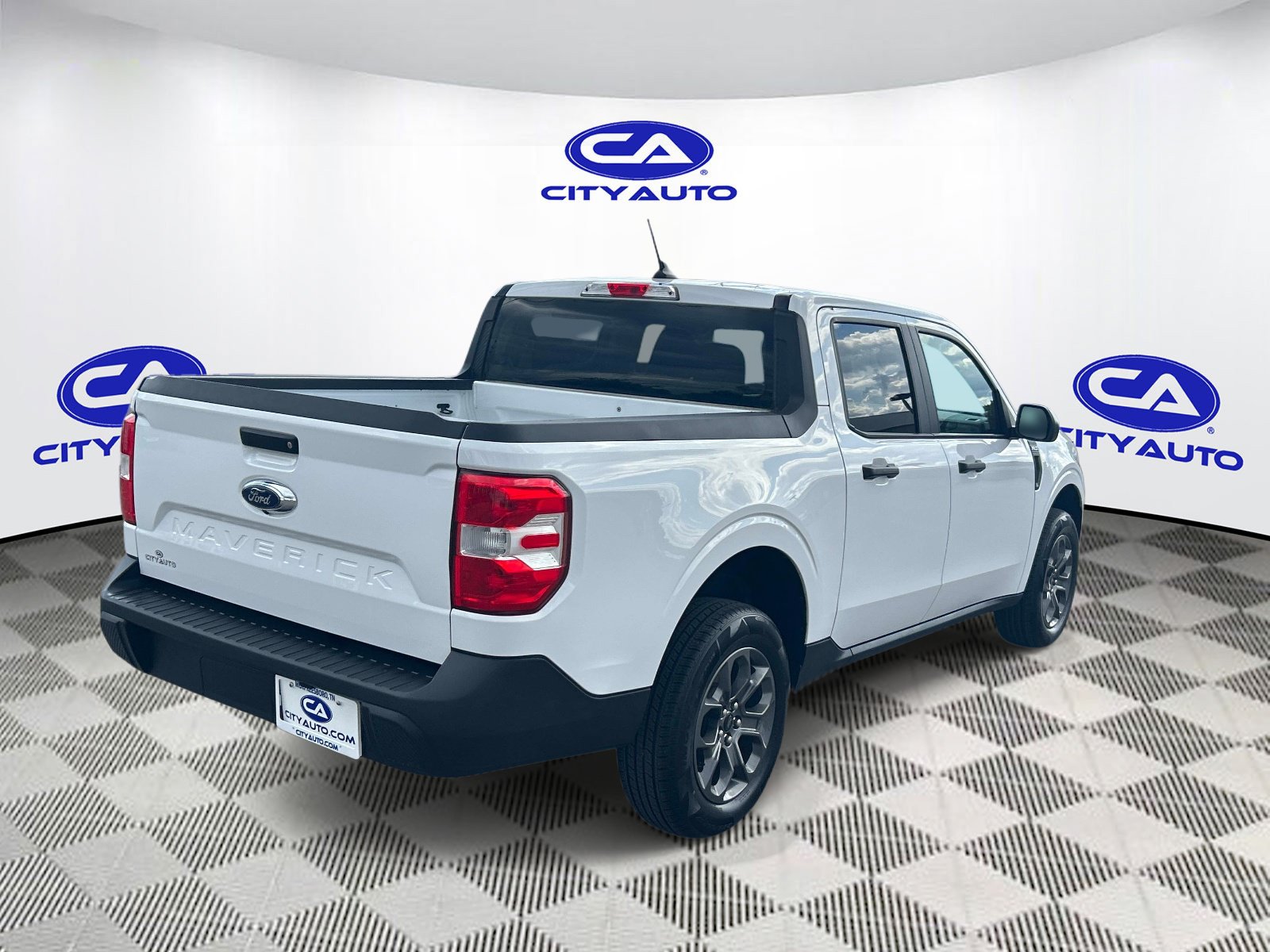 Used 2024 Ford Maverick XLT FWD image 3