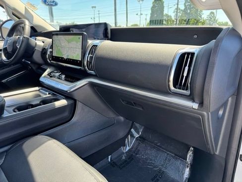 Used 2025 Ford Expedition Platinum AWD/4WD image 28