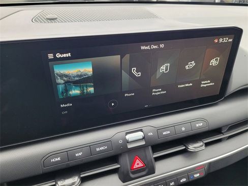 Used 2025 Kia K4 LXS image 11