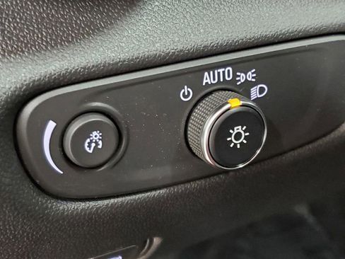 Used 2025 Chevrolet Blazer LT FWD image 30