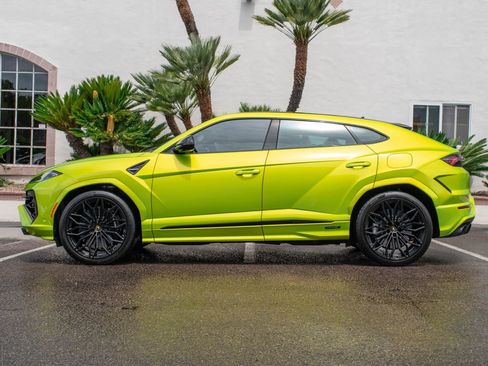 Used 2025 Lamborghini Urus SE AWD/4WD image 2
