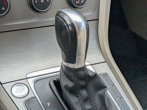 Used 2015 Volkswagen Golf TDI SE image 8