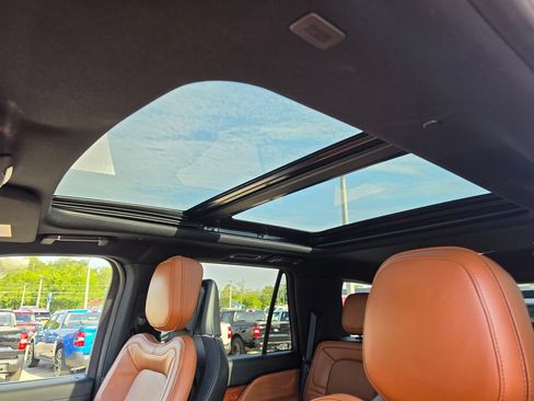 Used 2018 Lincoln Navigator Reserve w/ Technology Package AWD/4WD image 32