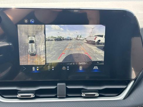 New 2026 Chevrolet Equinox LT w/ Convenience Package II FWD image 17