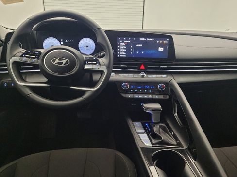 Used 2025 Hyundai Elantra SEL image 22