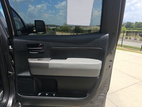 Used 2011 Toyota Tundra 2WD CrewMax w/ SR5 Pkg image 17