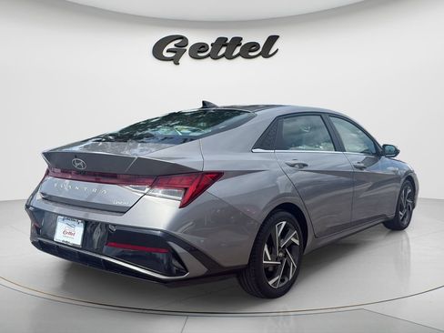 Used 2025 Hyundai Elantra Limited FWD image 5