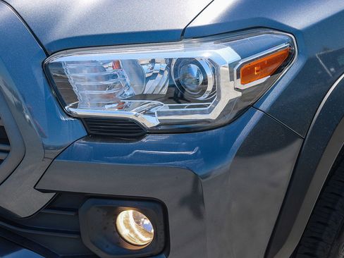 Certified 2021 Toyota Tacoma TRD Off-Road w/ Technology Package RWD image 5