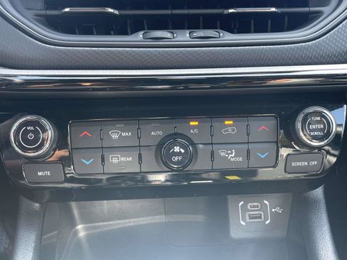 Used 2025 Jeep Compass Trailhawk AWD/4WD image 27