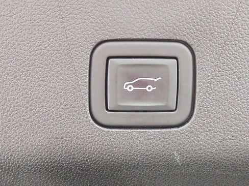 Used 2024 Cadillac Escalade Premium Luxury AWD/4WD image 33