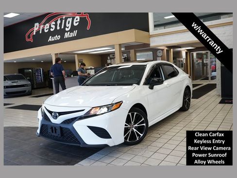 Used 2019 Toyota Camry SE FWD image 1