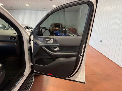 Used 2020 Mercedes-Benz GLS 450 4MATIC image 24