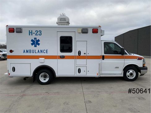 Used 2014 Chevrolet Express 4500 w/ Ambulance Package image 5