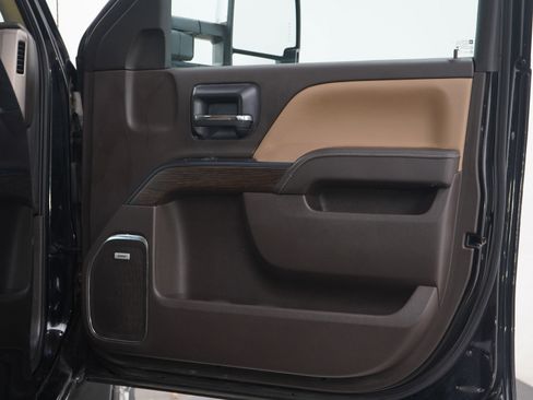 Used 2018 GMC Sierra 2500 Denali image 12