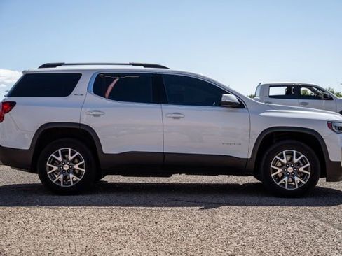 Used 2023 GMC Acadia SLE w/ Driver Convenience Package FWD image 4