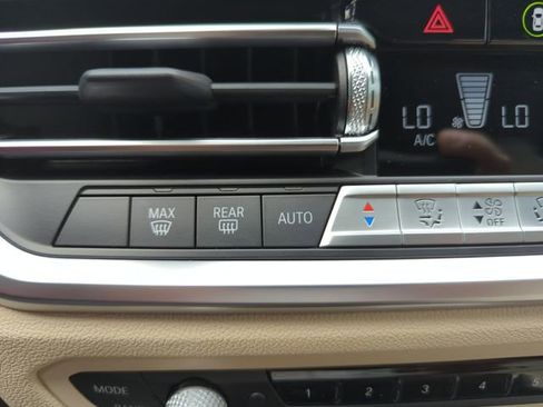 Certified 2022 BMW 330i xDrive Sedan w/ Convenience Package image 24