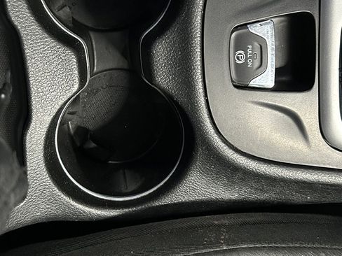 Used 2018 Jeep Cherokee Overland w/ Technology Group image 37