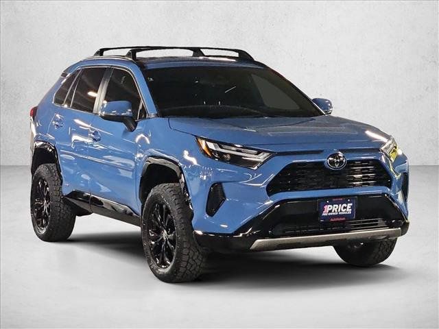 Used 2025 Toyota RAV4 SE AWD/4WD image 3