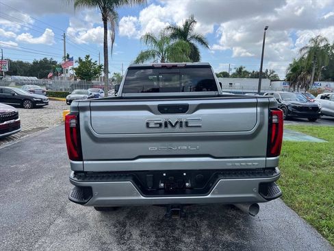 Used 2024 GMC Sierra 2500 Denali Ultimate AWD/4WD image 6