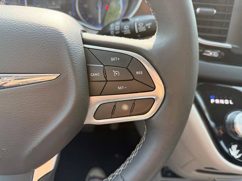 Used 2024 Chrysler Voyager LX FWD image 17