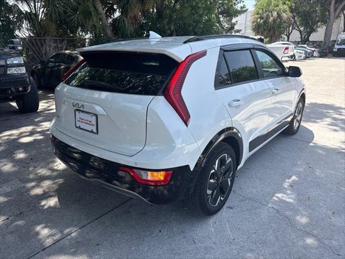 Used 2023 Kia Niro Wind w/ Wind Preserve Package FWD image 7