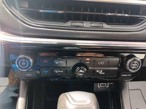 Used 2022 Jeep Compass Latitude image 32